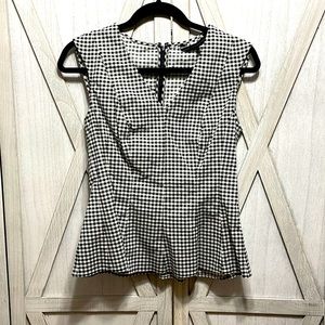 White House Black Market Black and White Poplin Sleeveless Blouse. Size 4